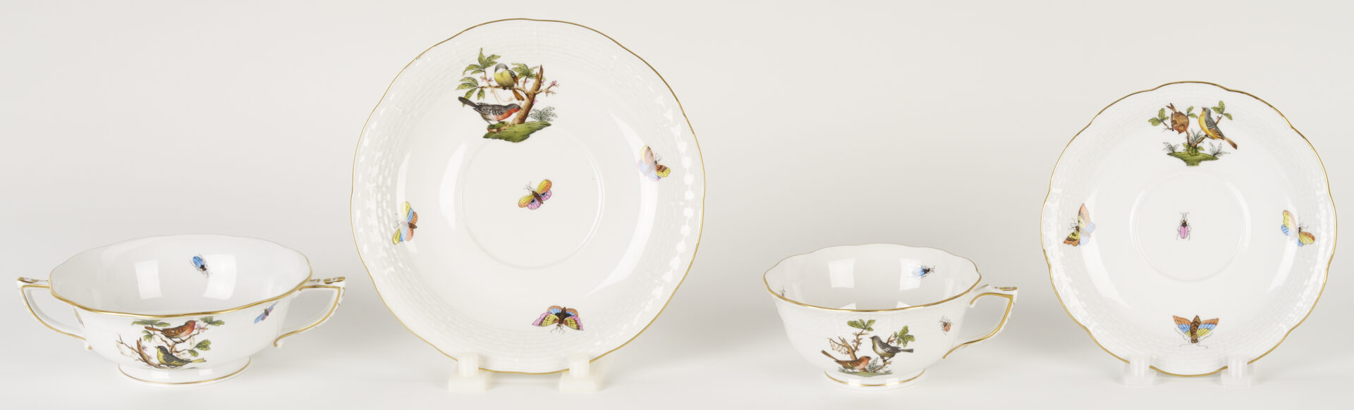 Lot 361: Herend Rothschild Bird Porcelain Dinnerware Service, 69 Pcs.