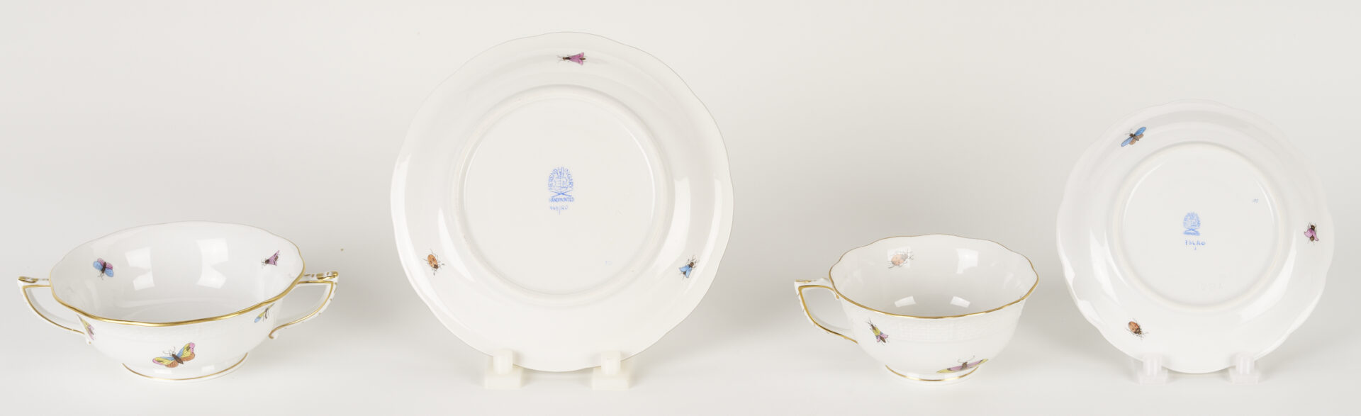 Lot 361: Herend Rothschild Bird Porcelain Dinnerware Service, 69 Pcs.