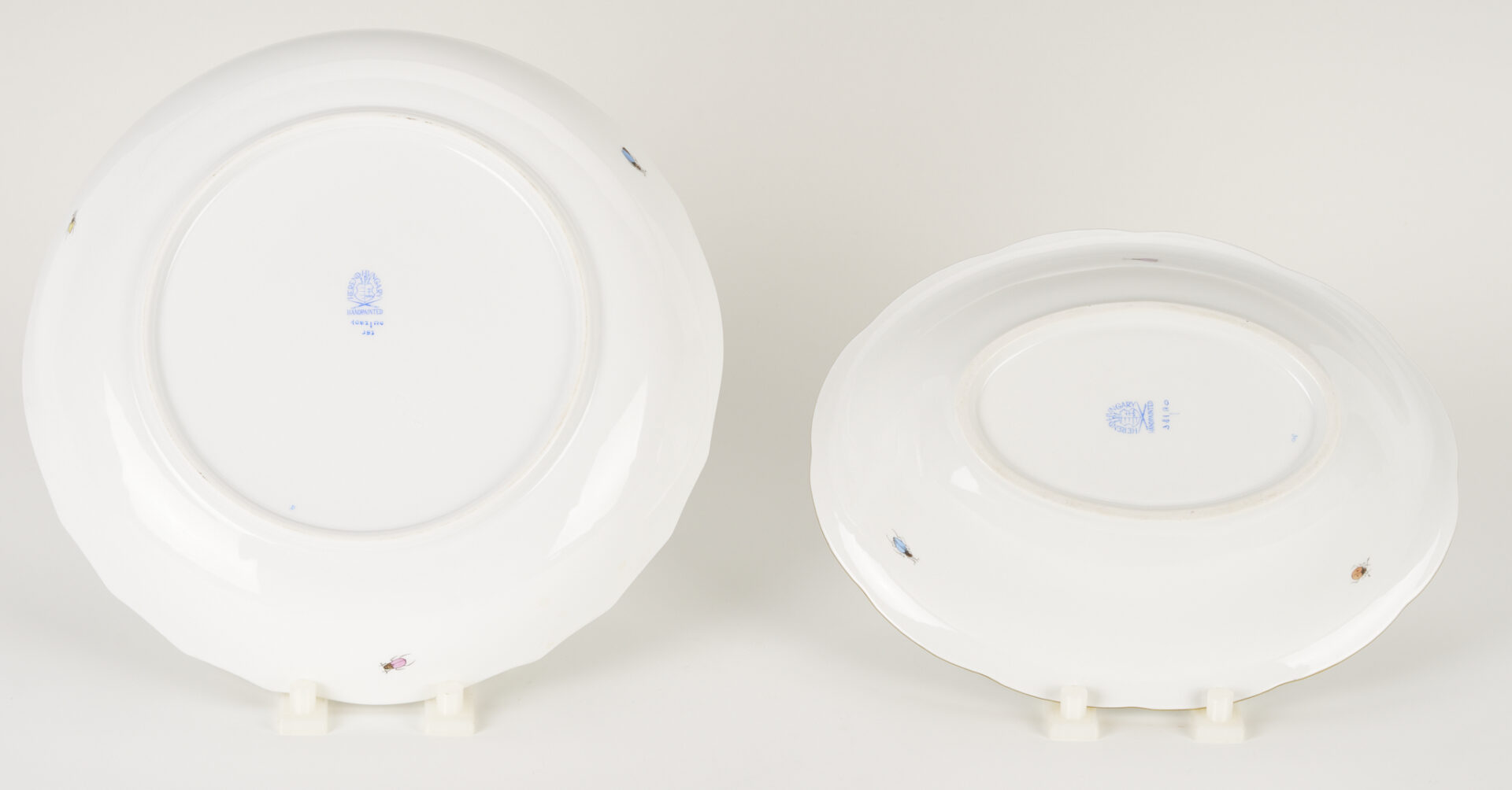 Lot 361: Herend Rothschild Bird Porcelain Dinnerware Service, 69 Pcs.