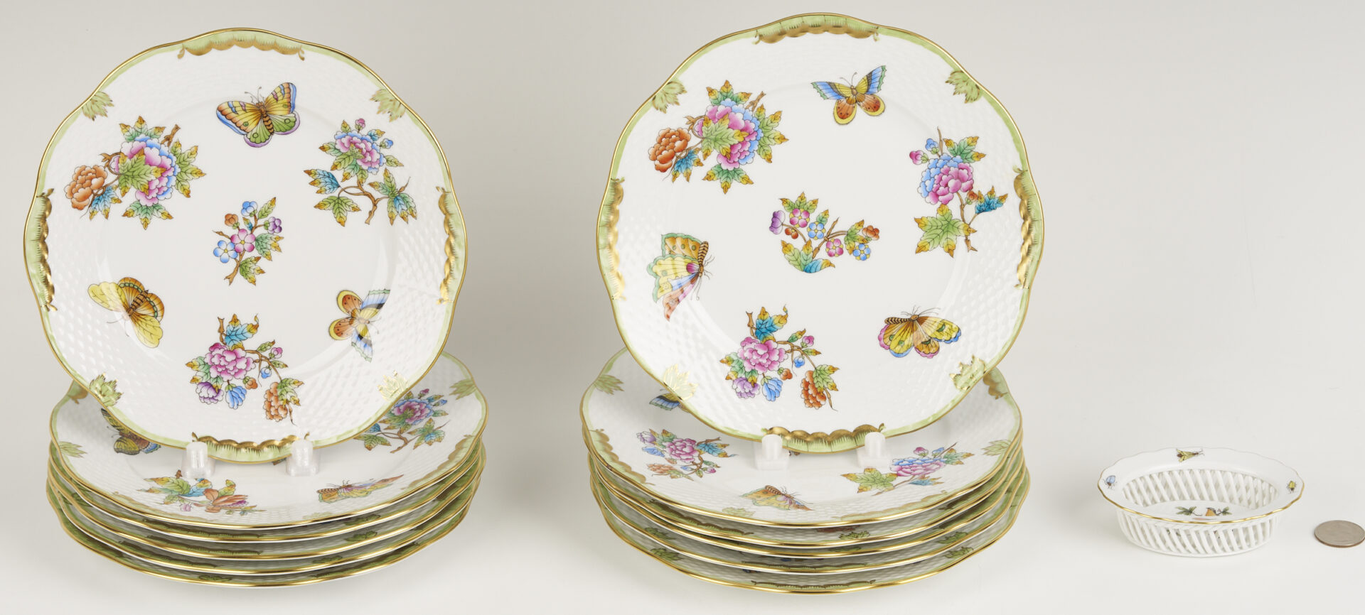 Lot 362: 13 Pcs. Herend Porcelain, 12 Queen Victoria Salad Plates & 1 Rothschild Bird Open Weave Basket,