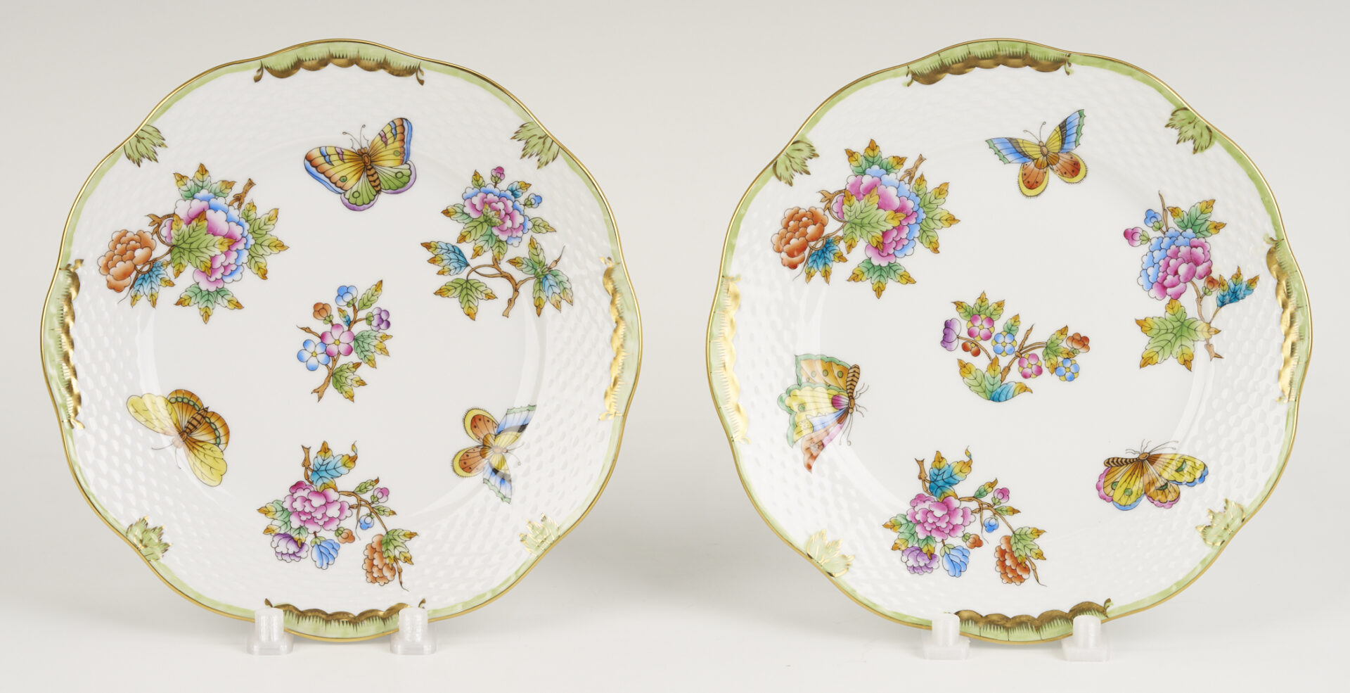 Lot 362: 13 Pcs. Herend Porcelain, 12 Queen Victoria Salad Plates & 1 Rothschild Bird Open Weave Basket,