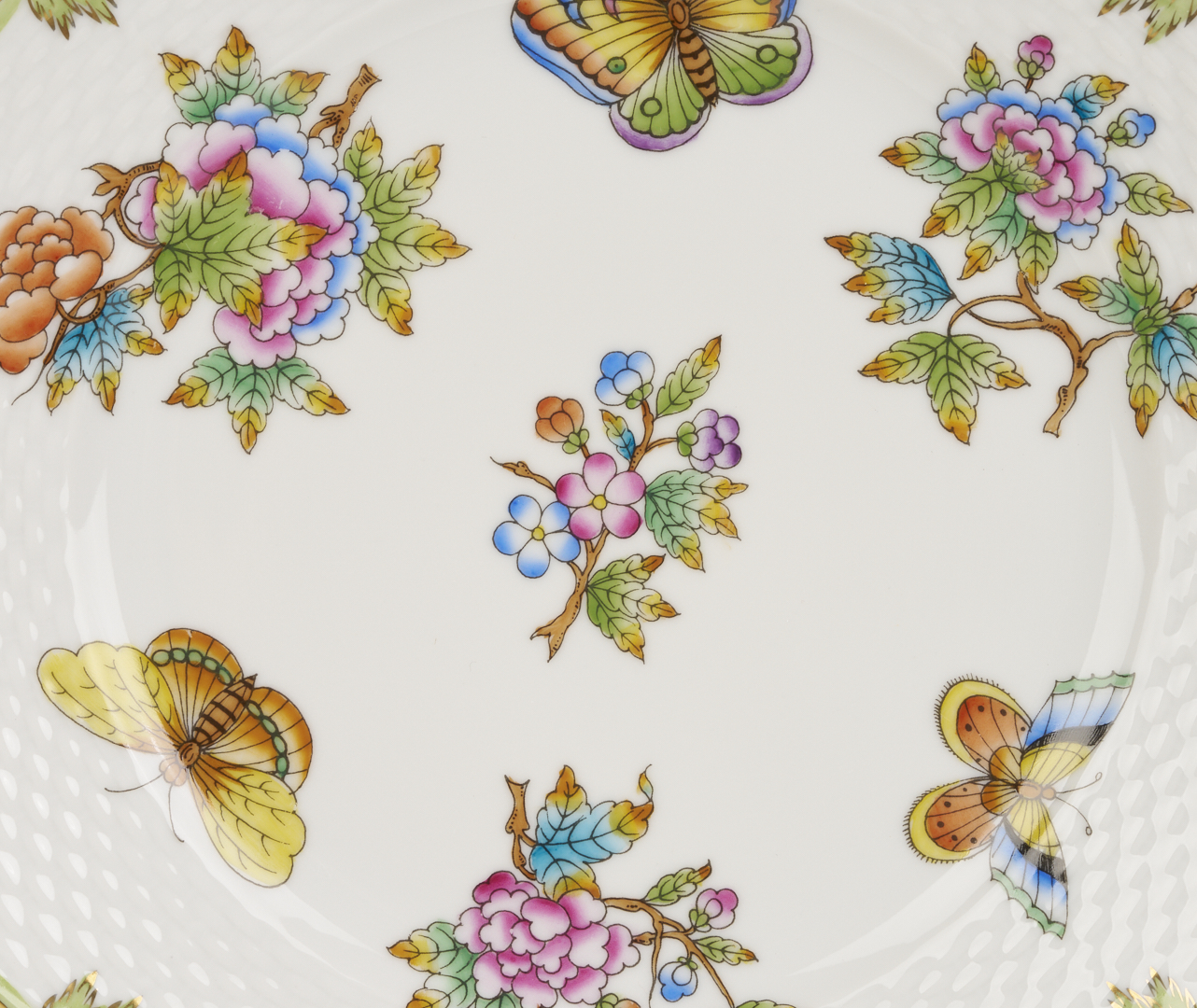 Lot 362: 13 Pcs. Herend Porcelain, 12 Queen Victoria Salad Plates & 1 Rothschild Bird Open Weave Basket,