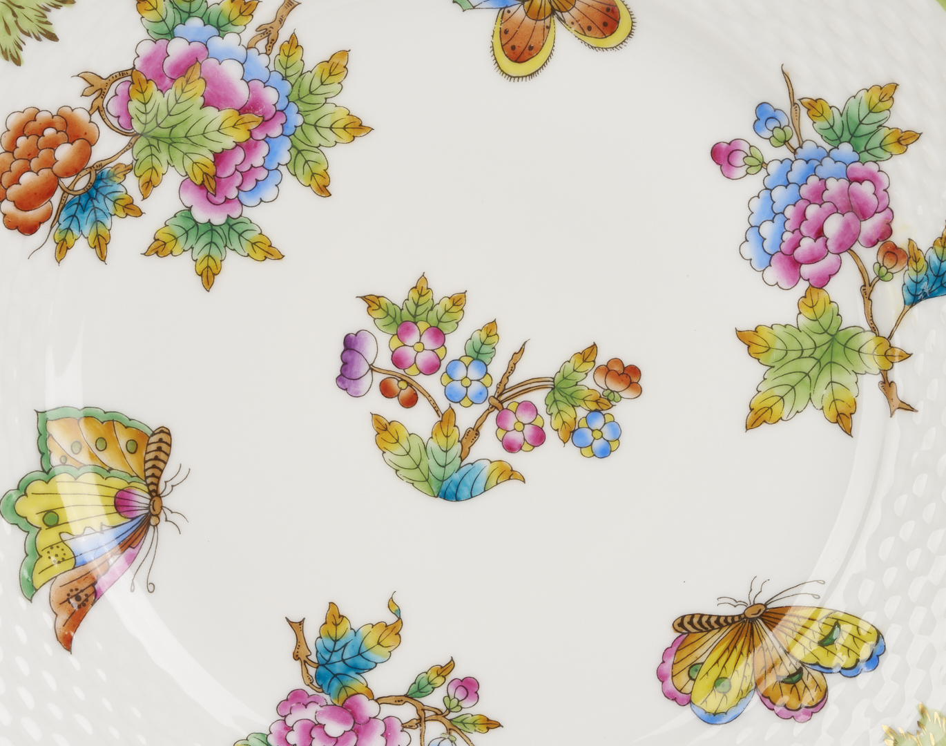 Lot 362: 13 Pcs. Herend Porcelain, 12 Queen Victoria Salad Plates & 1 Rothschild Bird Open Weave Basket,