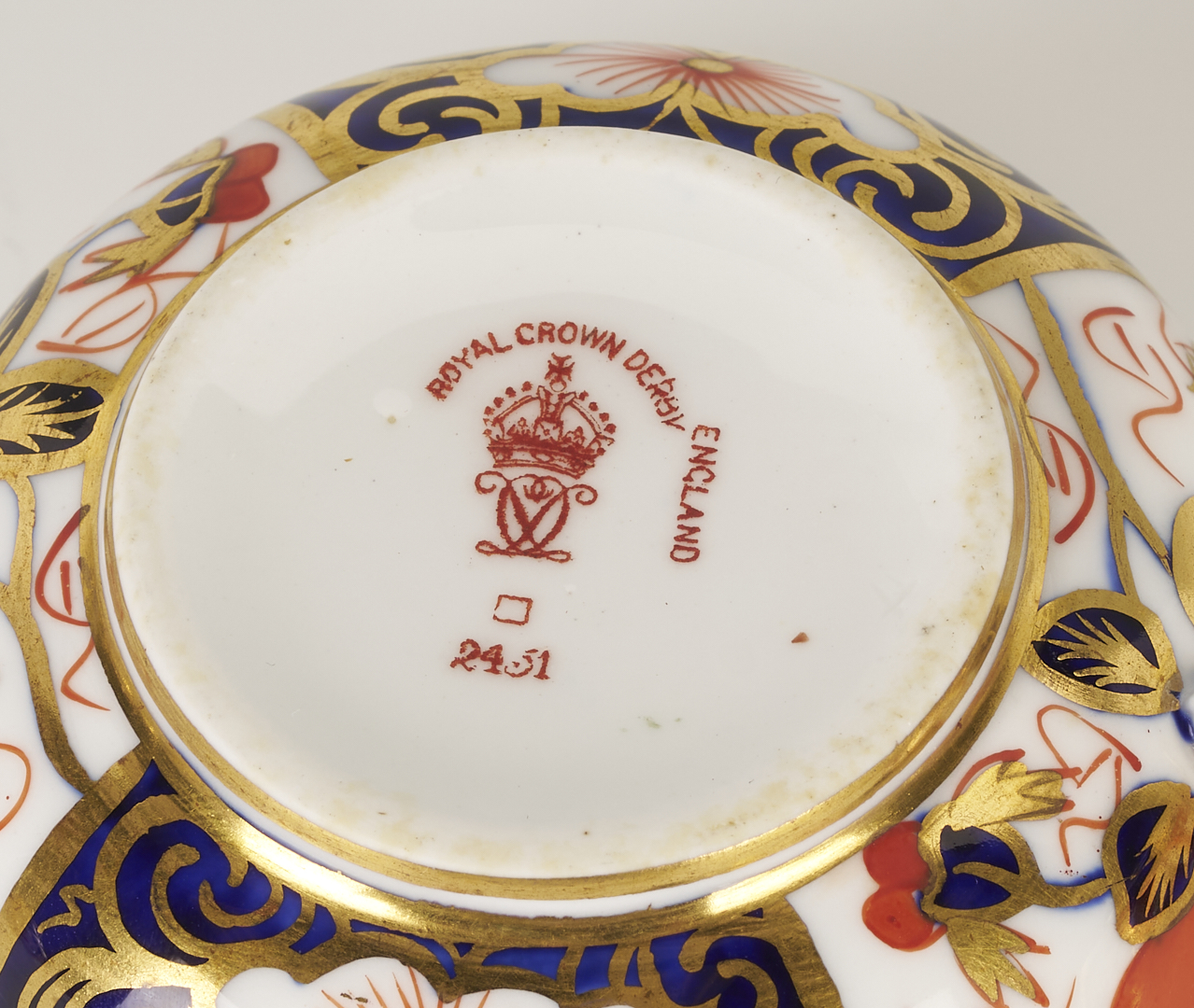 Lot 363: Royal Crown Derby Imari Porcelain Dessert Set