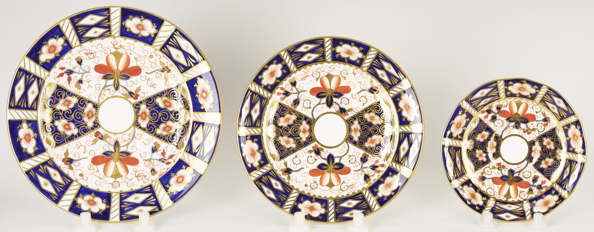 Lot 363: Royal Crown Derby Imari Porcelain Dessert Set