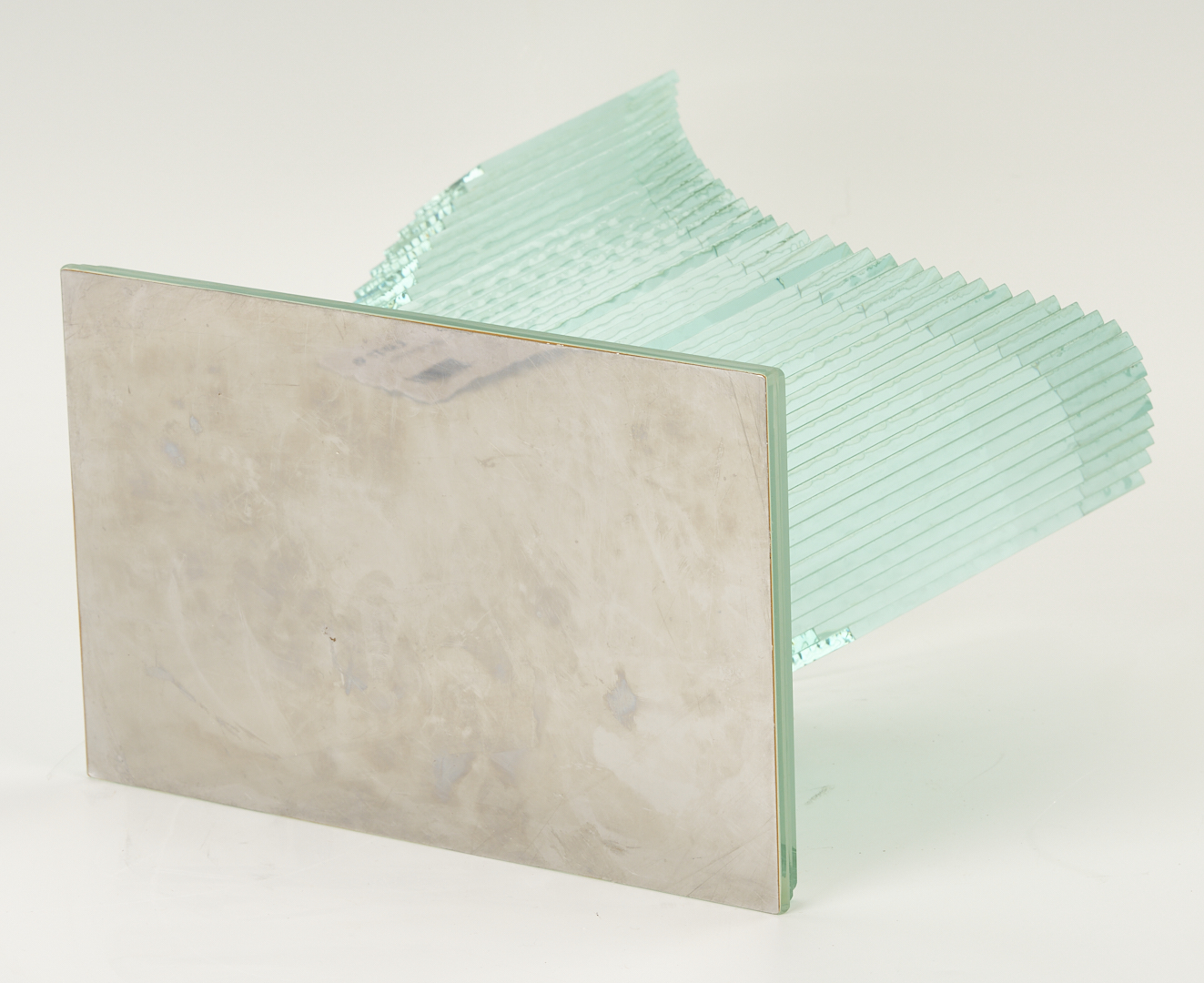 Lot 376: Niyoko Ikuto Green Glass Sculpture