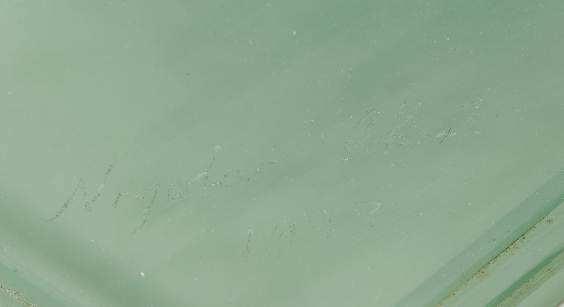 Lot 376: Niyoko Ikuto Green Glass Sculpture