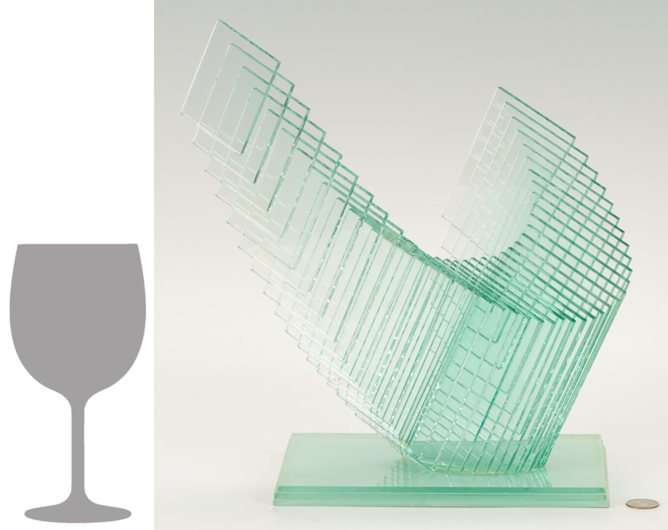 Lot 376: Niyoko Ikuto Green Glass Sculpture