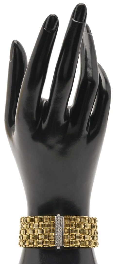 Lot 42: Roberto Coin Gold and Diamond Bracelet 18k