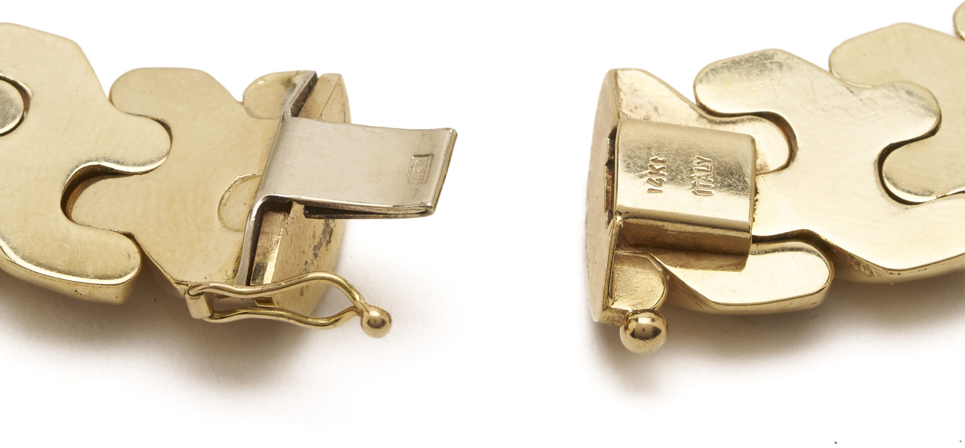 Lot 44: 14K Gold Omega Link Necklace