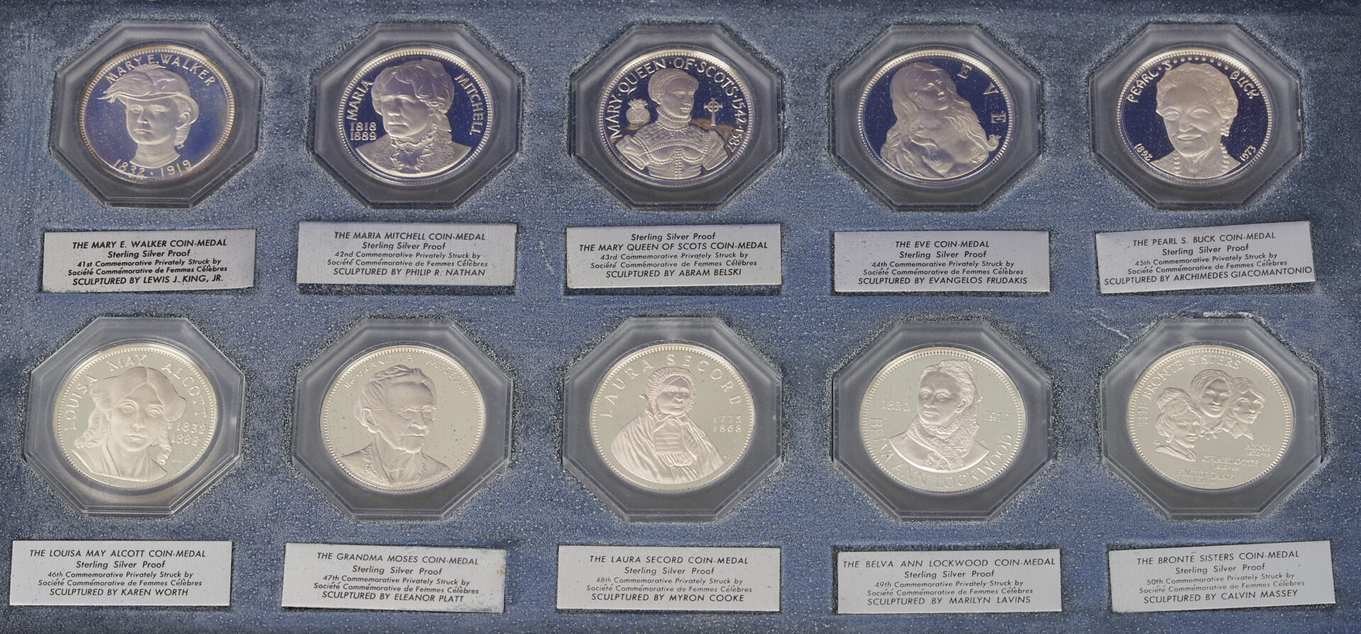 Lot 528: 35 Societe Commemorative de Femmes Celebres Sterling Silver Medals, 29 oz