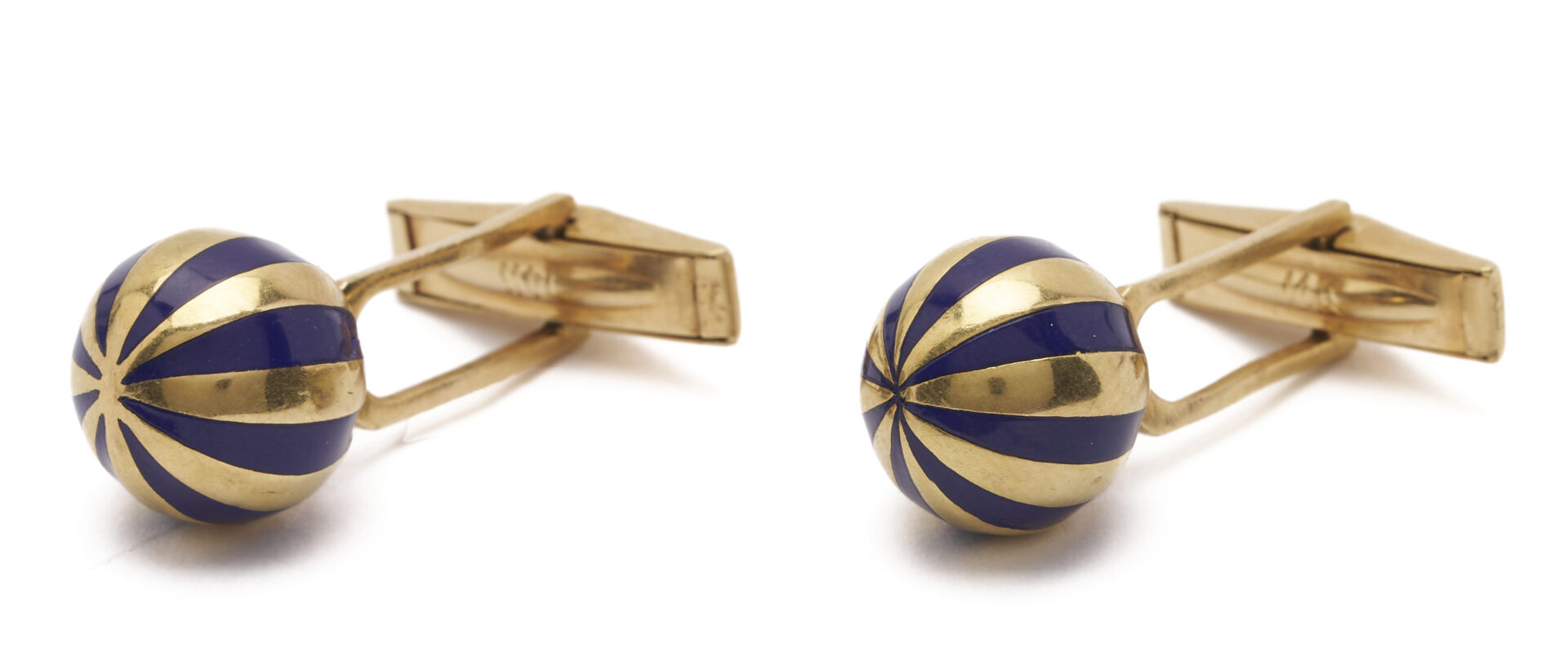 Lot 583: 2 Pairs of 14K Gold Cufflinks