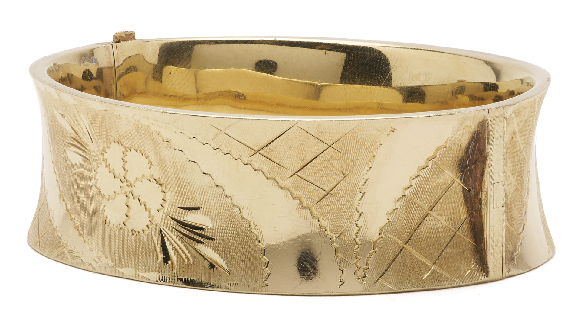 Lot 586: 14K Gold Bangle Bracelet