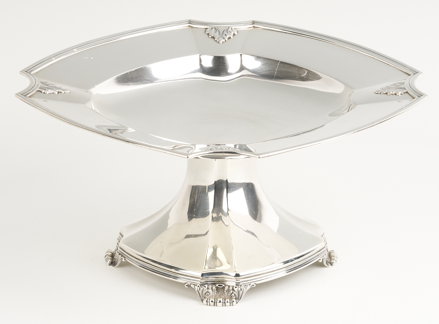 Lot 614: Whiting Sterling Centerpiece/Tazza