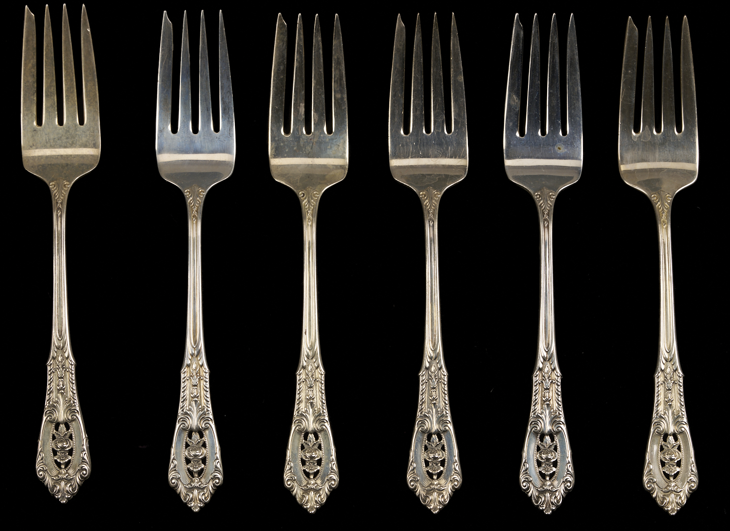 Lot 622: 38 pcs Wallace Rosepoint Sterling Silver Flatware