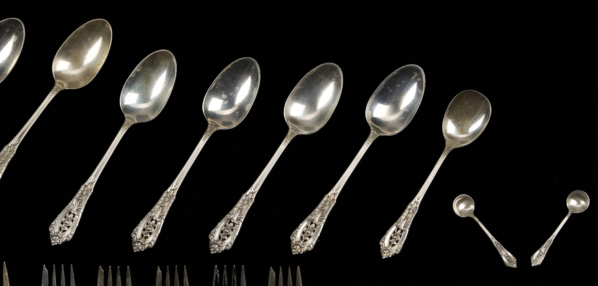 Lot 622: 38 pcs Wallace Rosepoint Sterling Silver Flatware
