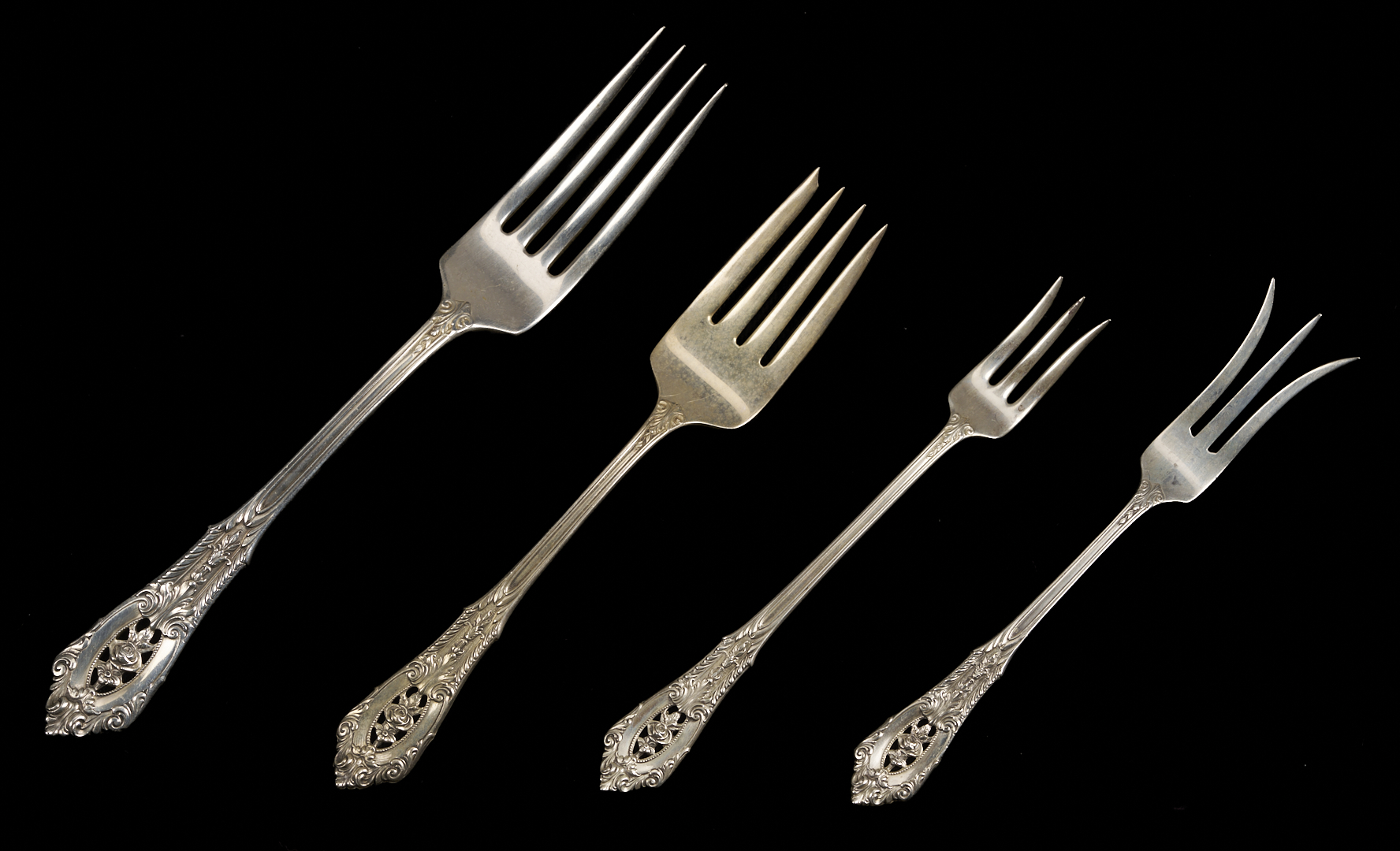 Lot 622: 38 pcs Wallace Rosepoint Sterling Silver Flatware