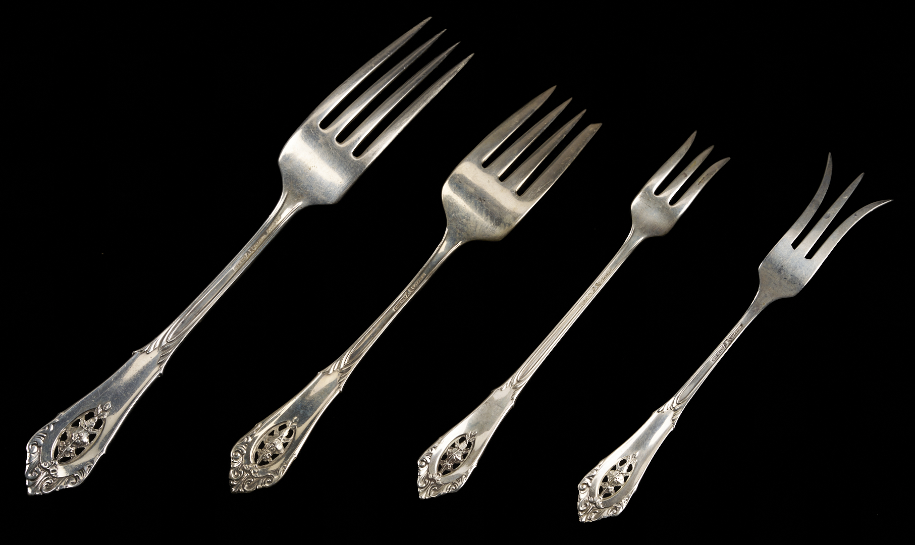 Lot 622: 38 pcs Wallace Rosepoint Sterling Silver Flatware
