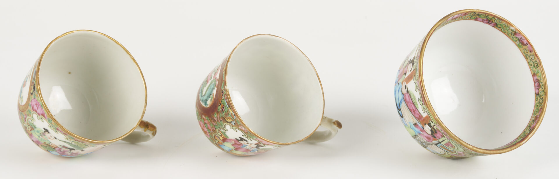 Lot 699: 13 Chinese Rose Medallion Porcelain Pieces