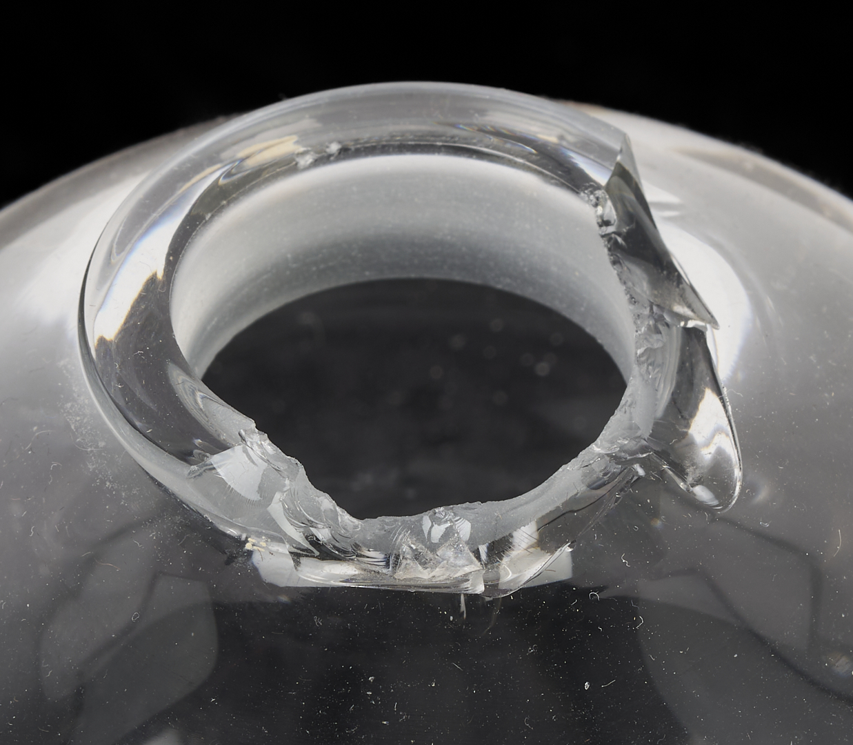 Lot 759: 12 Lalique Glass Items, incl. Pin Trays, Perfume Bottles