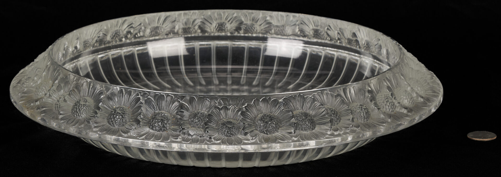 Lot 761: Lalique Crystal Marguerites Centerpiece Bowl