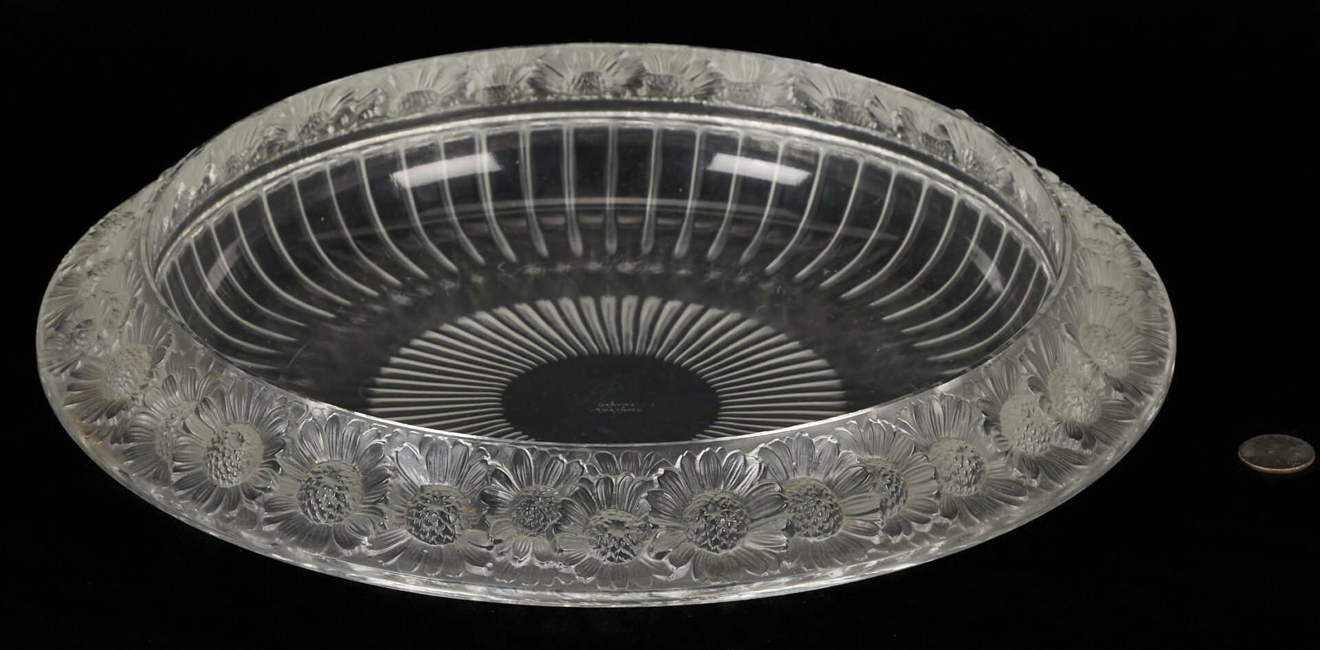 Lot 761: Lalique Crystal Marguerites Centerpiece Bowl