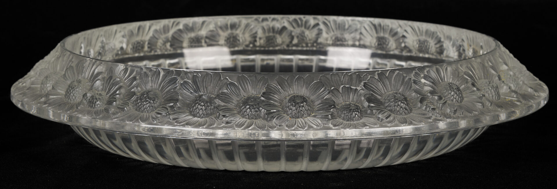 Lot 761: Lalique Crystal Marguerites Centerpiece Bowl