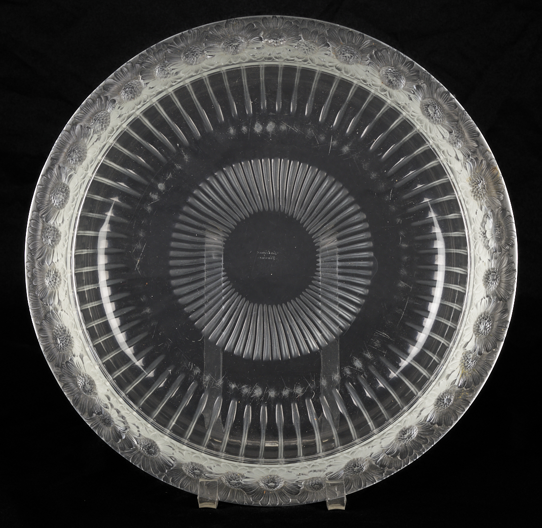 Lot 761: Lalique Crystal Marguerites Centerpiece Bowl