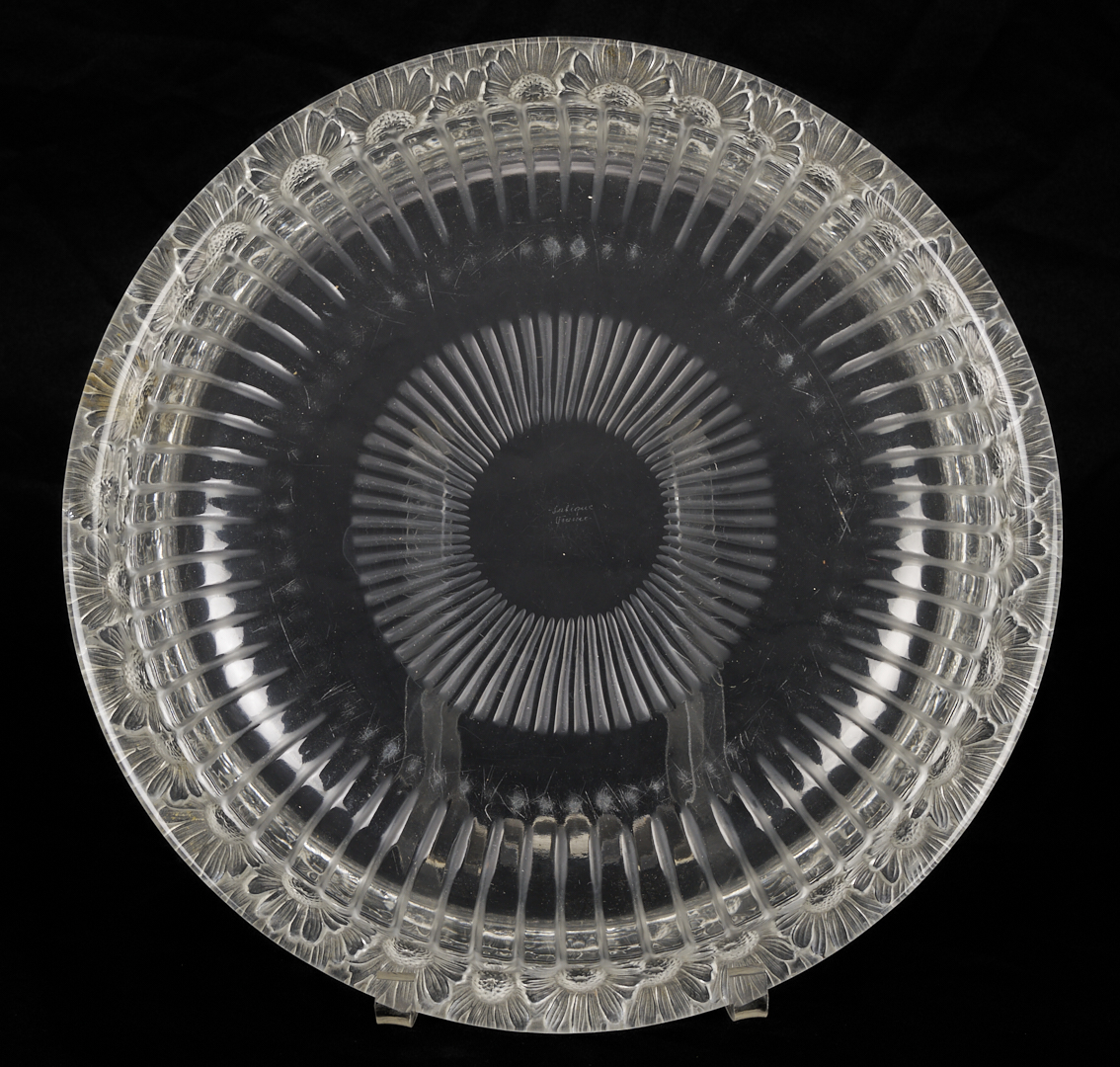 Lot 761: Lalique Crystal Marguerites Centerpiece Bowl