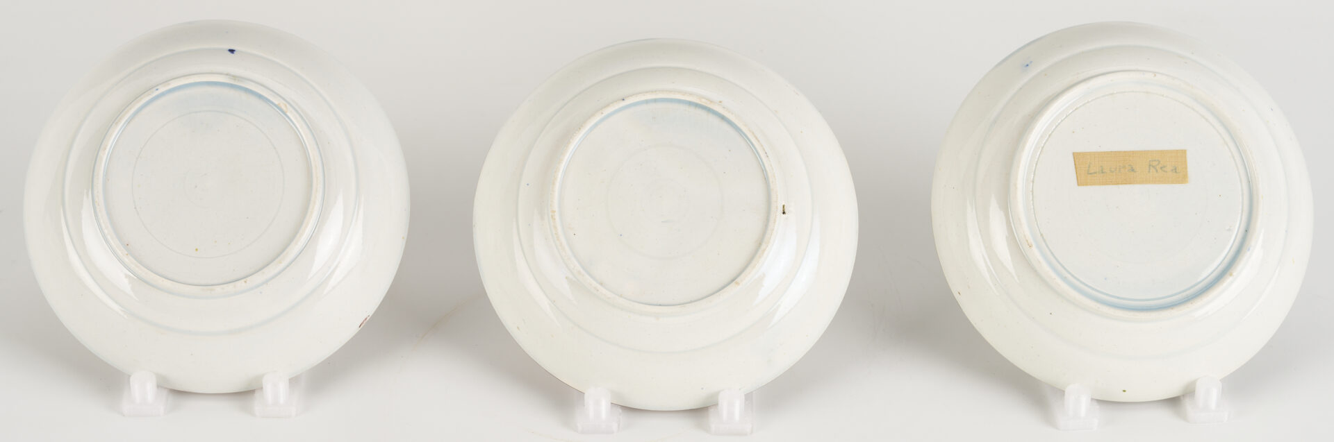 Lot 788: 9 pieces Gaudy Dutch: Plates, Cups, Saucers