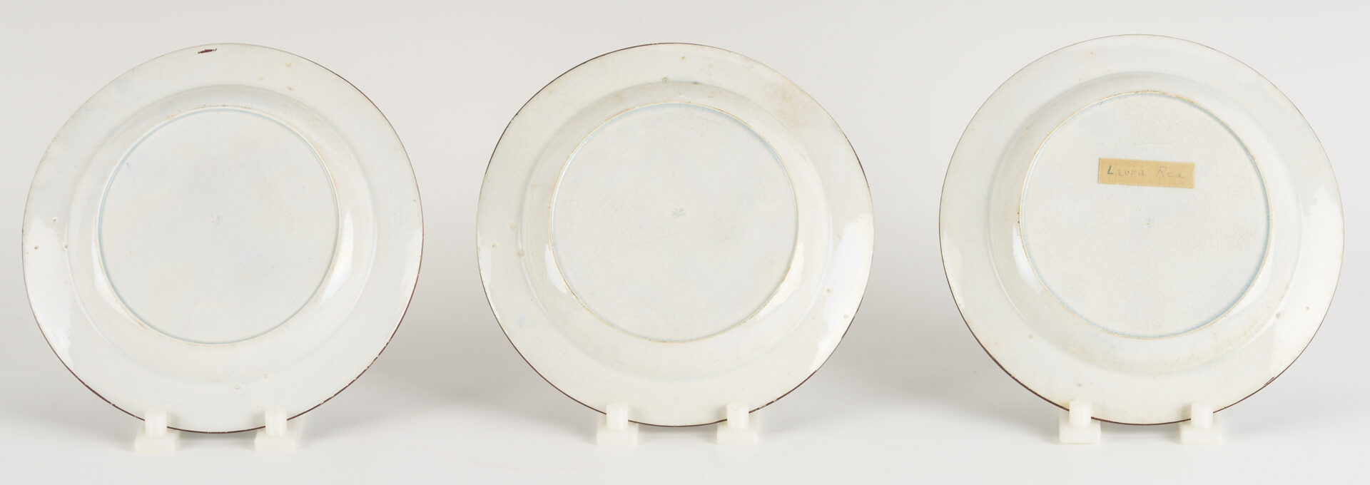 Lot 788: 9 pieces Gaudy Dutch: Plates, Cups, Saucers