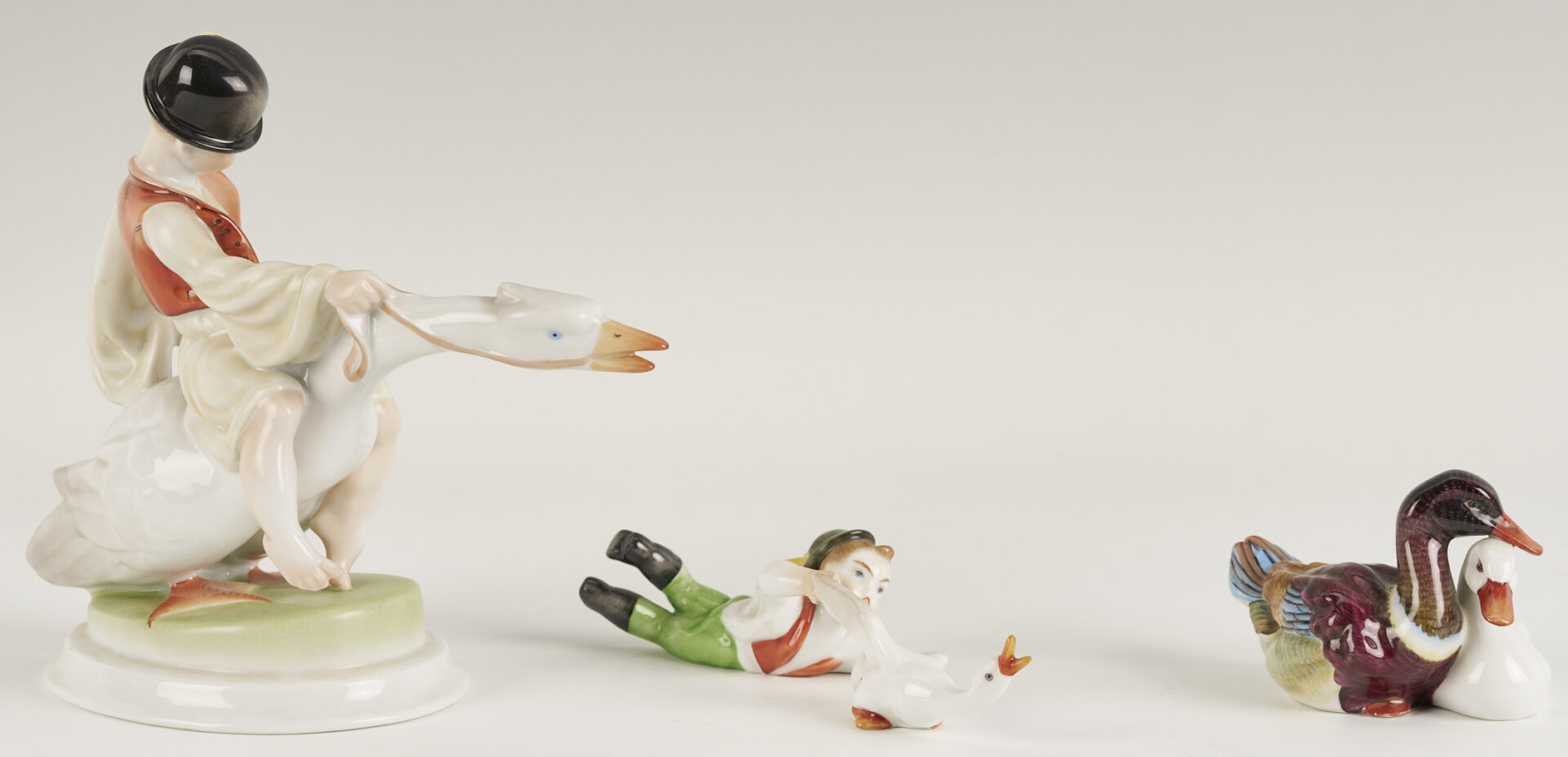 Lot 789: 4 Herend Porcelain Bird Figurines incl. Double Peacock