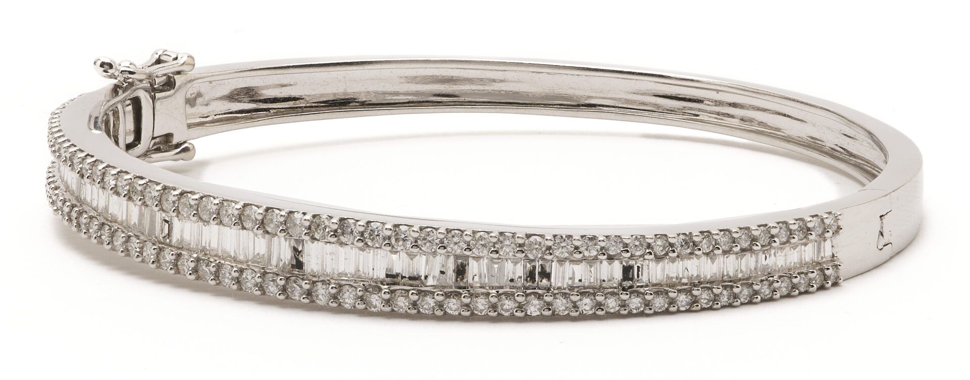 Lot 795: 14K Gold & Diamond Bangle Bracelet