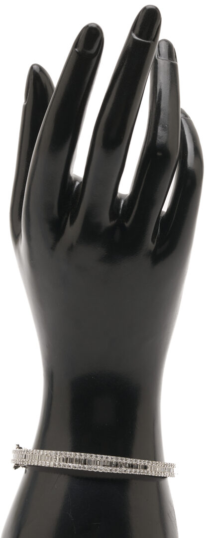 Lot 795: 14K Gold & Diamond Bangle Bracelet