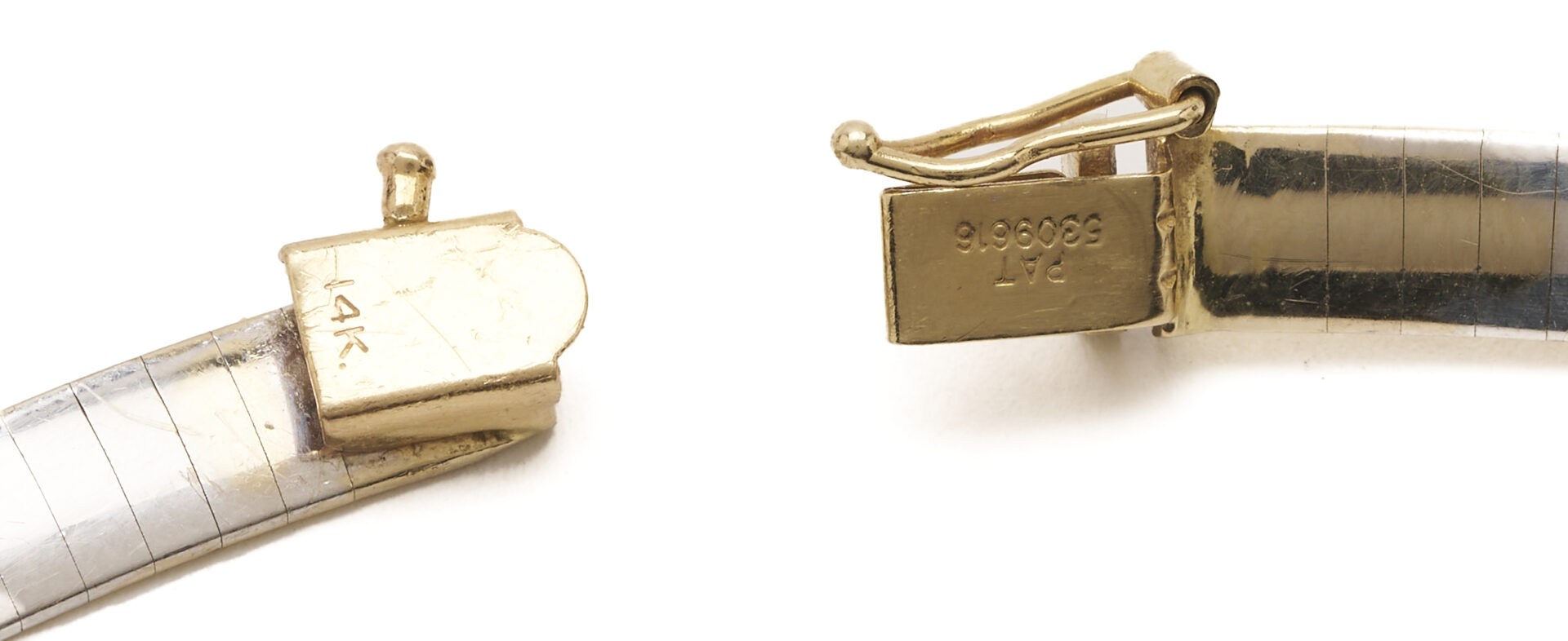 Lot 796: 14K Gold Reversible Omega Necklace