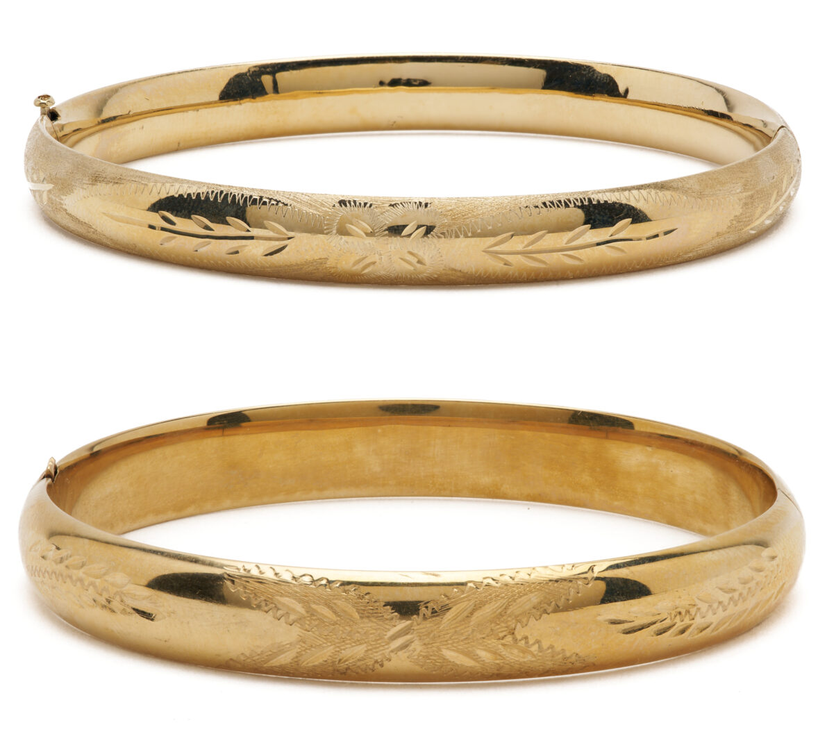 Lot 810: 14K Gold 7 1/2 in. Bangle Bracelet and 14K Gold 7 in. Bangle Bracelet