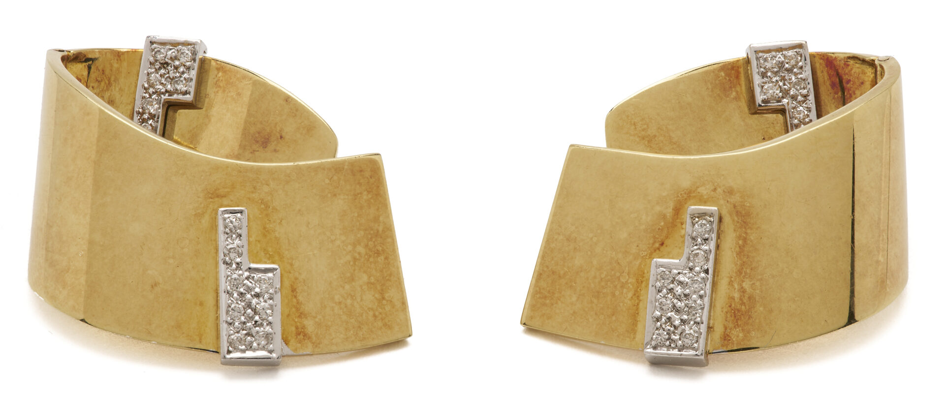 Lot 811: 18K Gold & Diamond Earrings