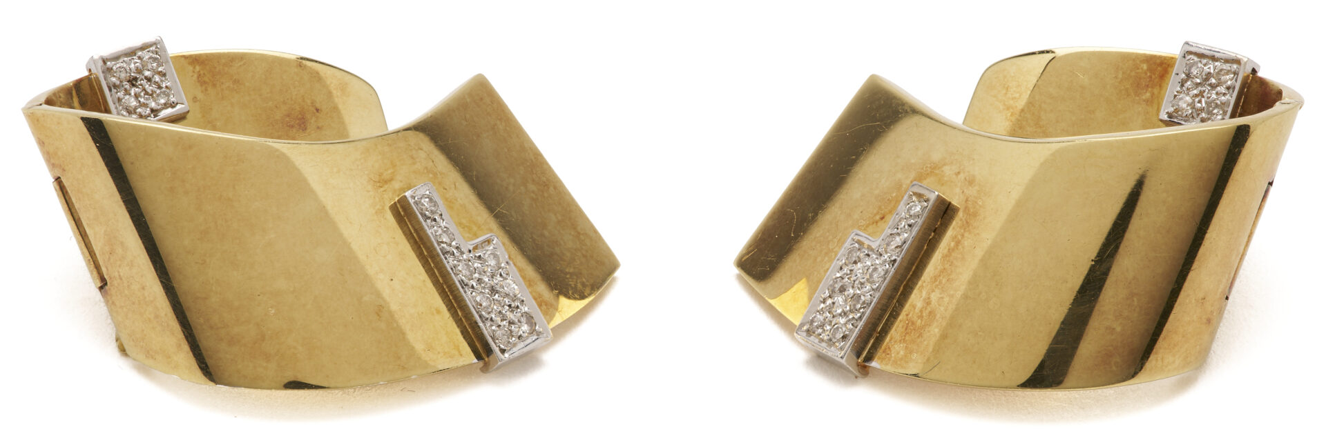 Lot 811: 18K Gold & Diamond Earrings