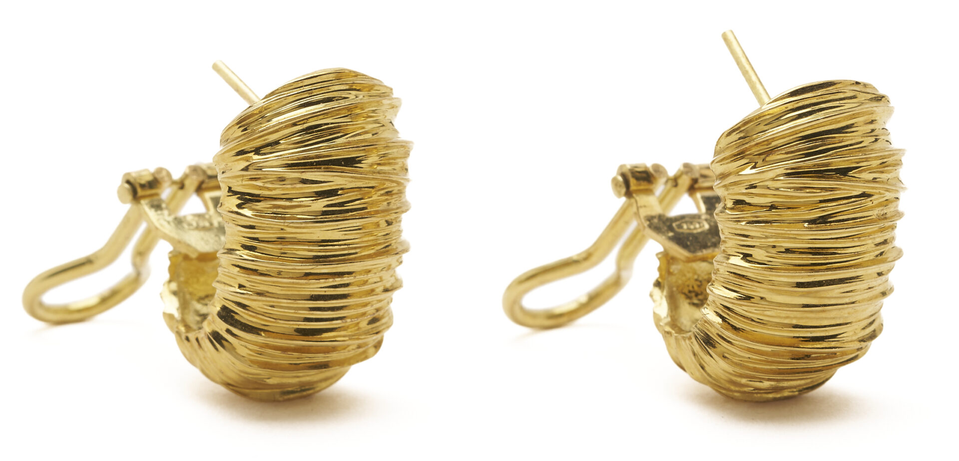 Lot 821: 18K Yellow Gold Earrings