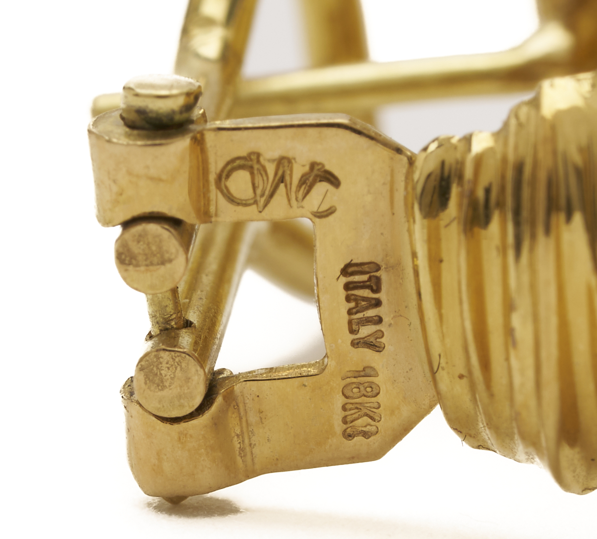 Lot 821: 18K Yellow Gold Earrings