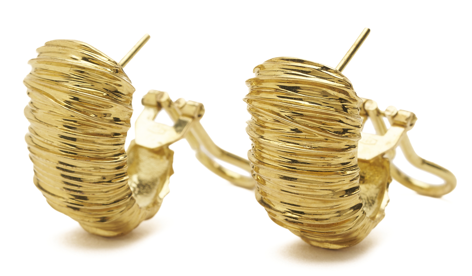 Lot 821: 18K Yellow Gold Earrings