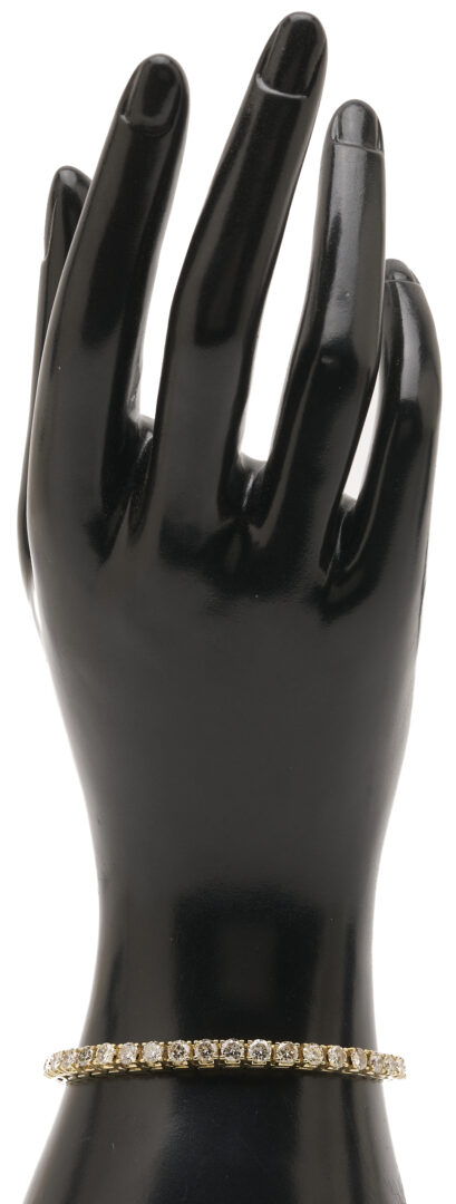 Lot 824: 14K Gold & Diamond Tennis Bracelet