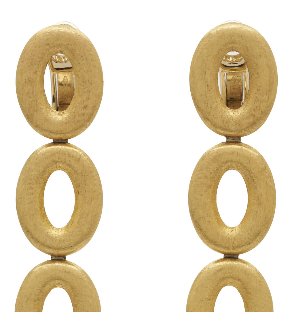 Lot 826: 18K Gold & Diamond Drop Earrings