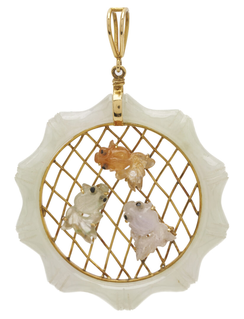 Lot 878: 18K Jade Fish Net Pendant