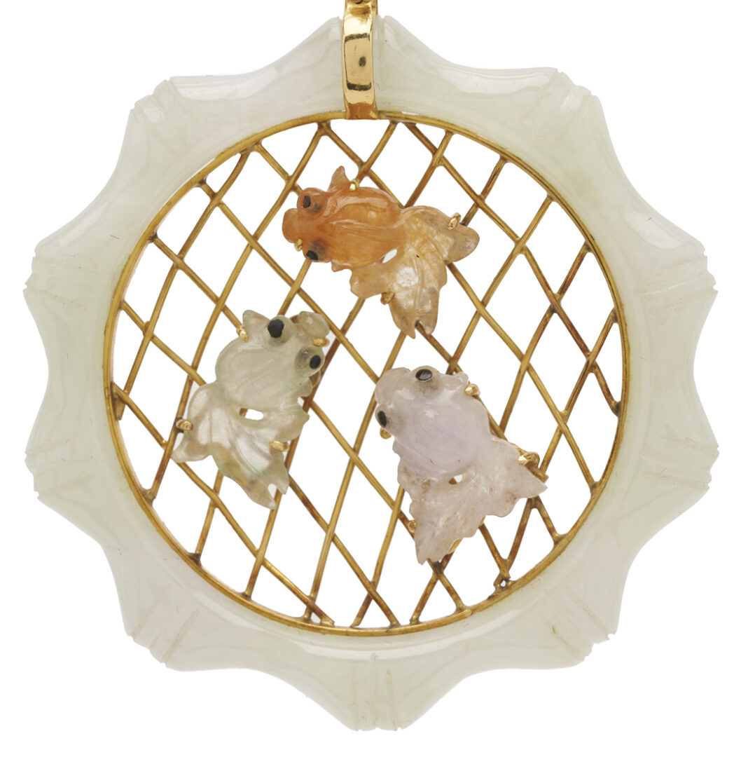 Lot 878: 18K Jade Fish Net Pendant