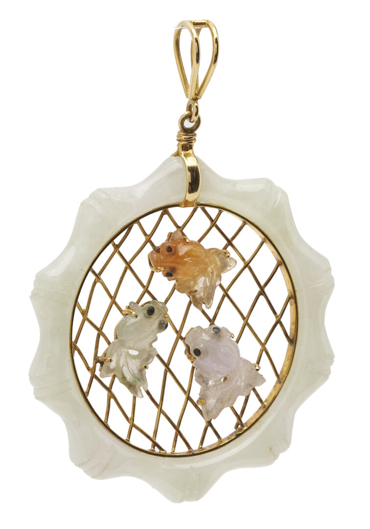 Lot 878: 18K Jade Fish Net Pendant