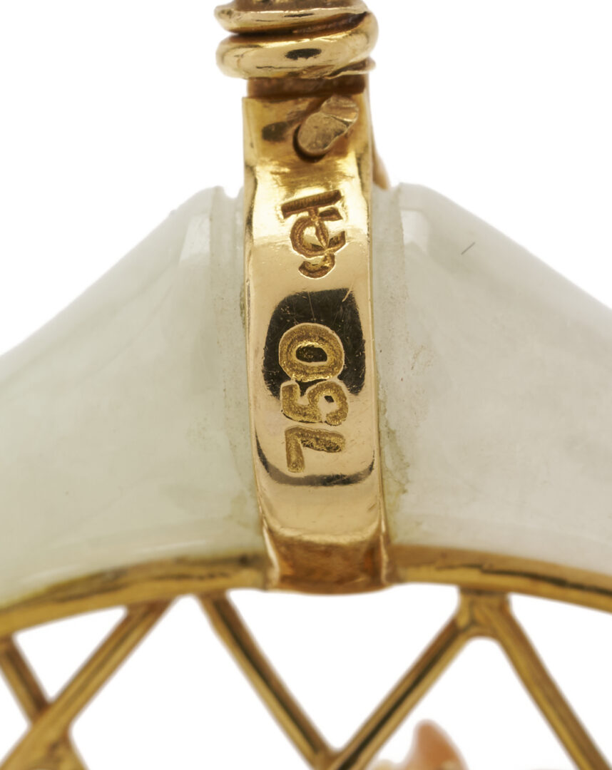 Lot 878: 18K Jade Fish Net Pendant