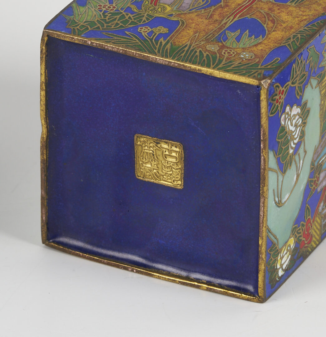 Lot 882: 11 Asian Deocrative Items. incl. Netsukes and More