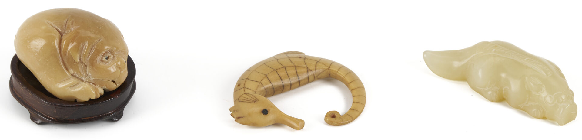 Lot 882: 11 Asian Deocrative Items. incl. Netsukes and More