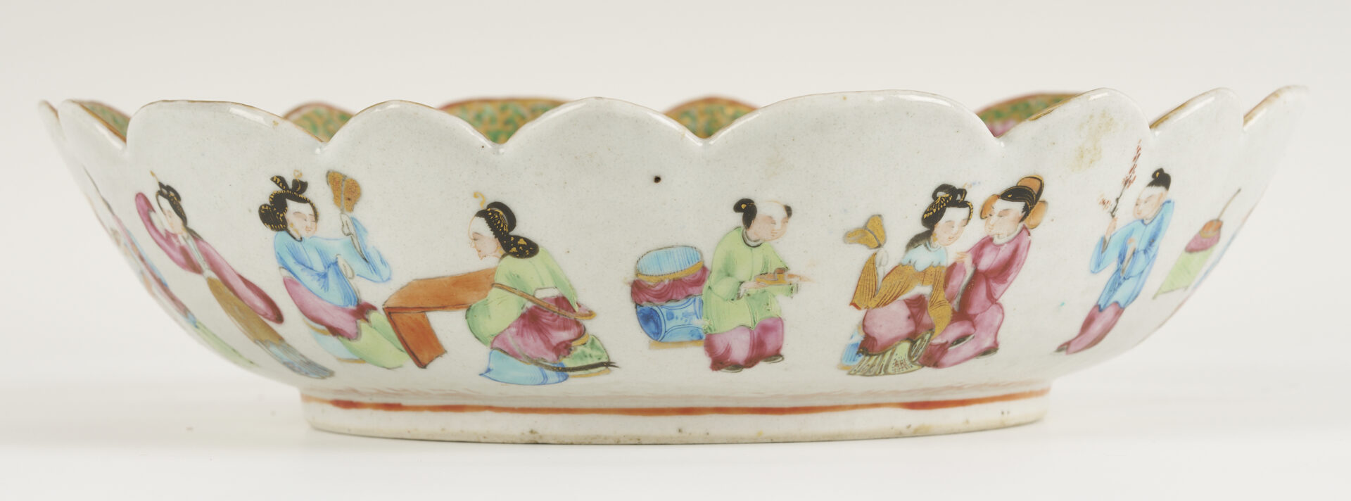 Lot 889: Chinese Export Rose Mandarin Porcelain Bowl, Scalloped Rim and 4 Chinese Blue & White Porcelain Items